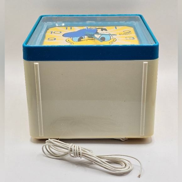 Bradley Time Donald Duck AM/FM Radio Alarm Clock Battery Operated Cube Working - Picture 8 of 8